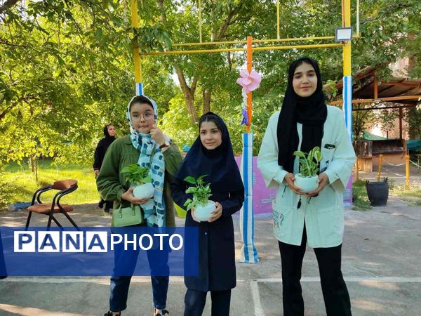 اردوی مادر دختری دانش‌آموزان ناحیه یک مشهد به‌مناسبت روز خانواده