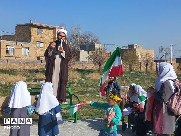 مادران و شکوفه‌های دستجرد در روز دختر به یاد میناب