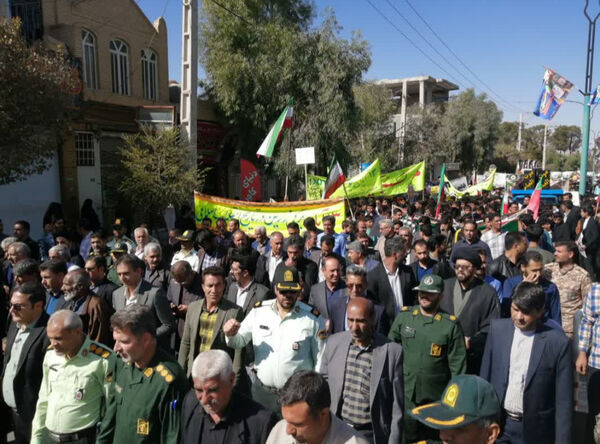 حضور پرشور دانش‌آموزان مدارس خاتم در راهپیمایی ۱۳ آبان 