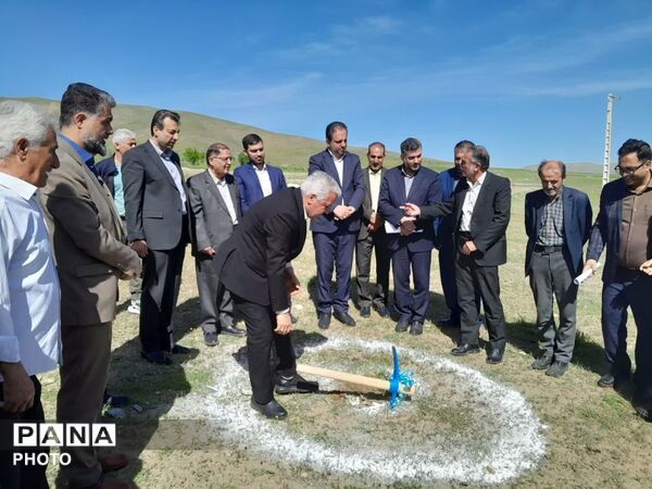 کلنگ‌زنی واحد سورت و بسته‌بندی گردوی تویسرکان با حضور مسئولان استانی و شهرستانی