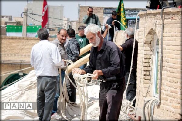 برپایی خیمه عزای سیدالشهدا(ع) در تکیه سنتی چهل اختران قم