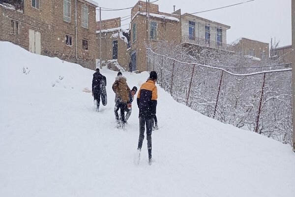 برف بارید و خدا پاکی خود را به شهر زیبایی بار هدیه کرد