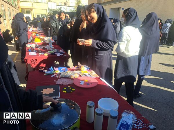 بازارچه دانش‌آموزی در دبیرستان علی افشارنژاد