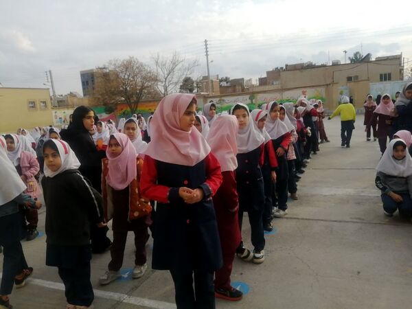 گرامیداشت هفته فرهنگ و هنر در دبستان تکتم کاشمر