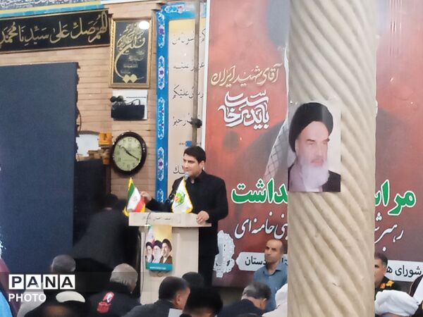 مراسم گرامیداشت رهبر شهید در مسجد جامع سنندج
