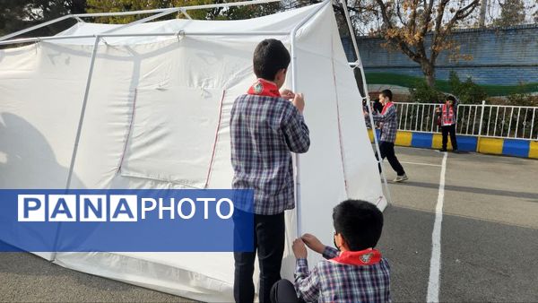 مانور زلزله در دبستان شهید رحیمی ناحیه۱