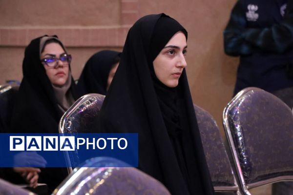 «محفل شهریور شعر» با حضور دانش‌آموزان یزدی