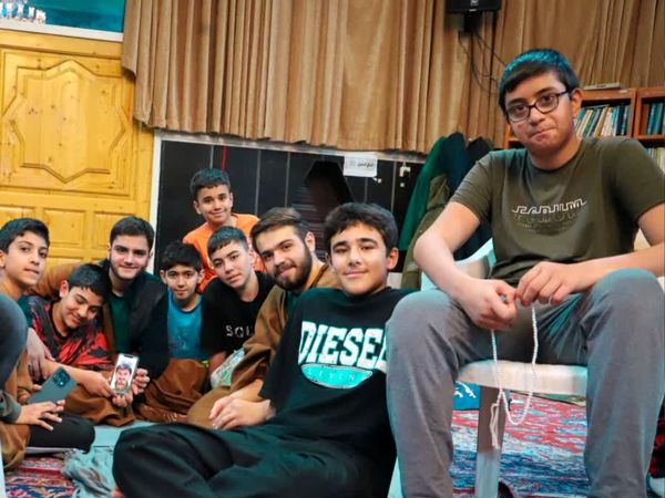 جلوه‌ای از اعتکاف دانش‌آموزی در مسجد امام علی‌بن‌ابی‌طالب (ع)