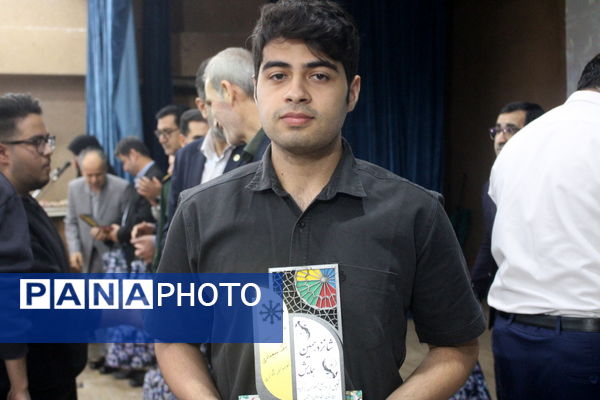 تجلیل از برگزیدگان دبیرستان شهید بهشتی شهرستان بوشهر (2)