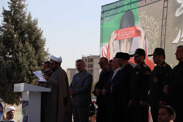 حضور پرشور دانش‌آموزان و مسئولین در راهپیمایی ۱۳ آبان در ناحیه یک بهارستان
