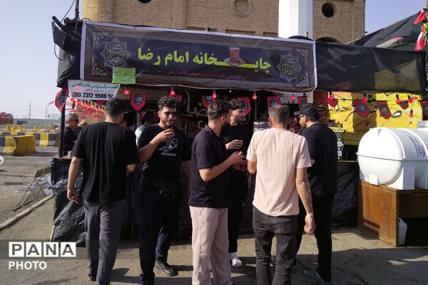 سعادت میزبانی فرهنگیان چهاردانگه از زائران اربعین حسینی