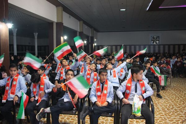 جشن بزرگ یاوران انقلاب در سروستان