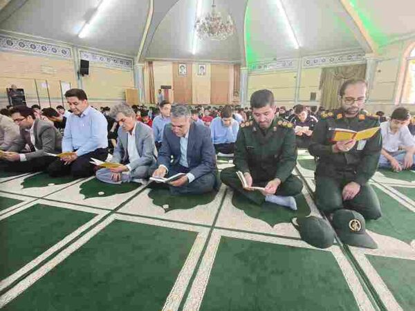  یادواره شهید و تقدیر از معلمان و دانش‌آموزان فعال در دبیرستان سما کاشمر