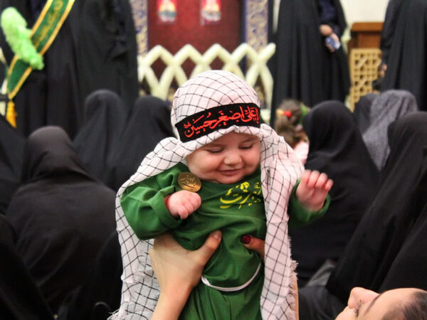 گهواره‌های عاشورایی و لالایی مادران همنوا با کودکان شهید
