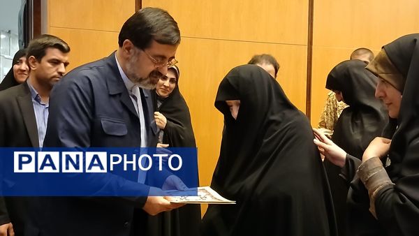 نمایشگاه «در لباس سربازی»