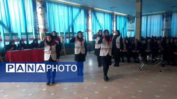 مراسم دهه فجر در مدرسه حضرت زینب اسدآباد 