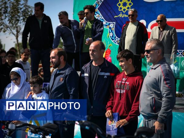 همایش پیاده‌روی خانوادگی در محمدشهر کرج 