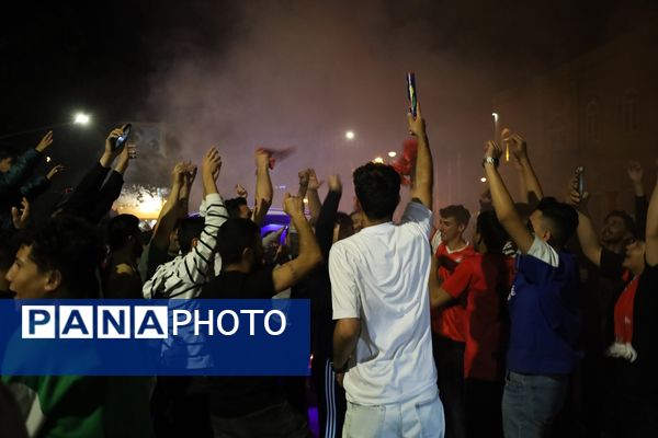 شادی مردم ارومیه از قهرمانی تیم فوتبال تراکتور