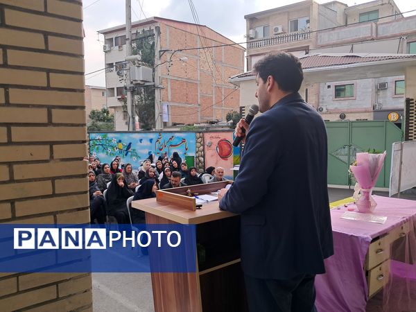 گرامیداشت هفته پیوند اولیا و مربیان در دبیرستان بهار آزادی قائمشهر