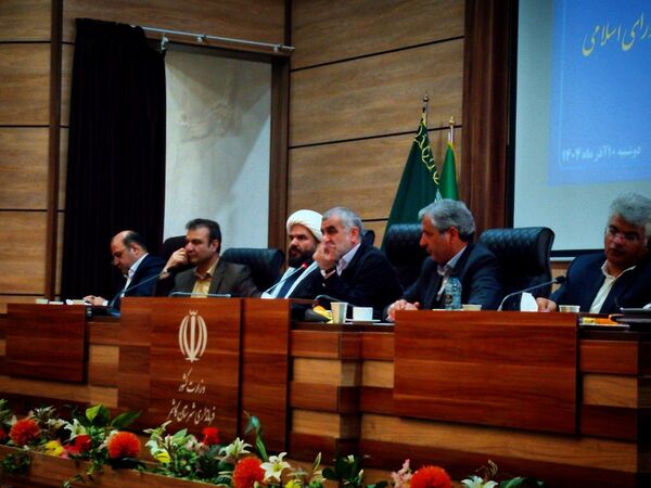 نایب رئیس مجلس شورای اسلامی پای درد دل فعالان اقتصادی نشست