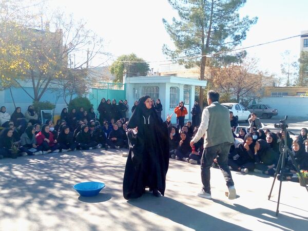 تئاتر خیابانی ارتفاعات الله اکبر در دبیرستان فاطمیه