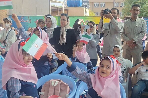 حضور مشاور وزیر آموزش و پرورش گرمابخش محفل شکوفه‌های شیراز