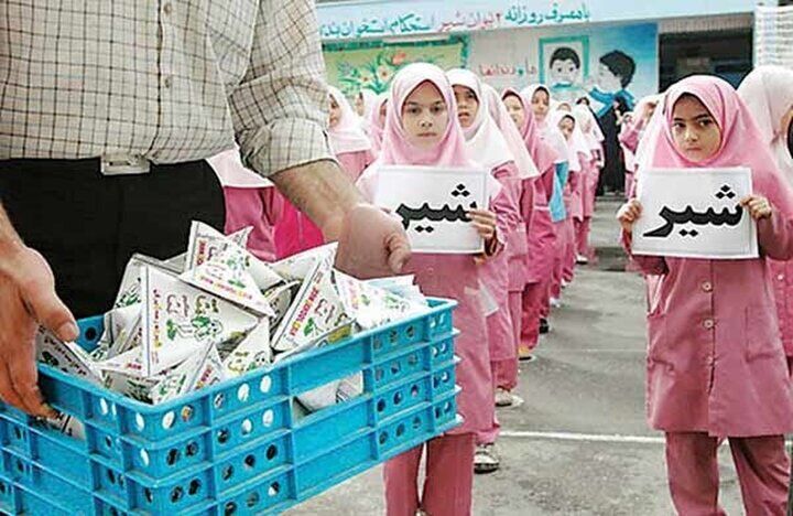 توزیع بیش از ۴۰ نوبت شیر رایگان تا پایان سال تحصیلی