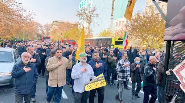 شکوه حضور فرهنگیان مناطق تهران در تشییع شهید گمنام