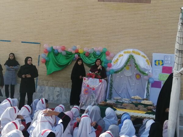 جشن ولادت حضرت زینب(س) و بزرگداشت روز پرستار در دبستان تکتم