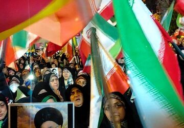 برای دفاع از وطنم به اجتماعات می‌آیم