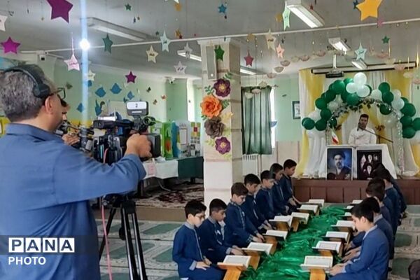برپایی نماز جماعت در مدارس ناحیه دو شهرری 