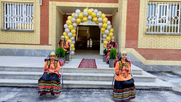 بهره‌برداری از دبستان ۱۲ کلاسه حسن‌زاده در مشهد 