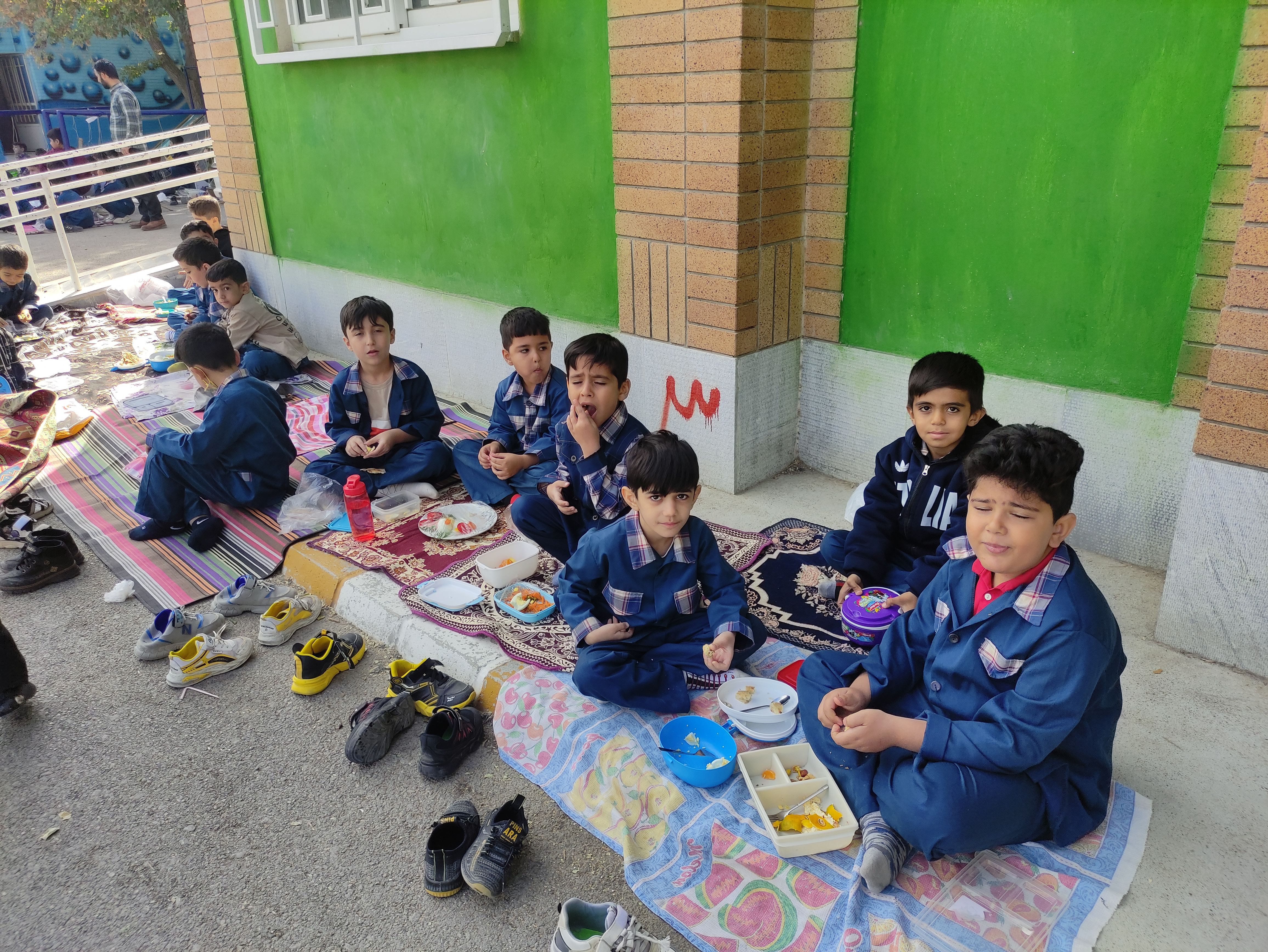 صبحانه سلامت در دبستان هیأت امنایی قرآنی مبین شهرستان شیروان
