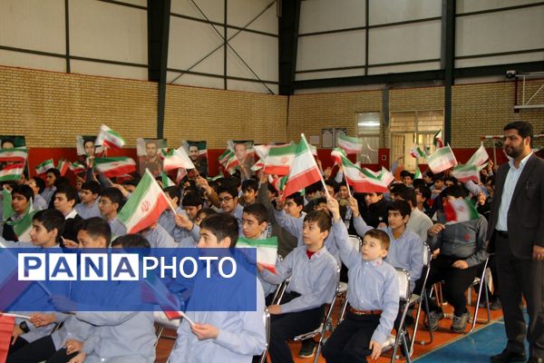 یادواره شهدای جنگ تحمیلی ۱۲ روزه در دبیرستان شاهد سالارشهیدان(ع)