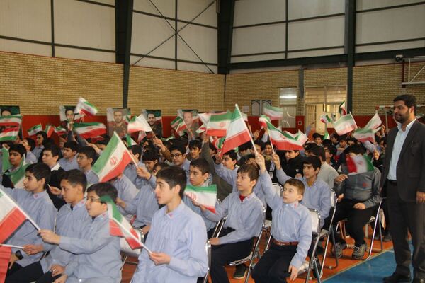 یادواره شهدای جنگ تحمیلی ۱۲ روزه در دبیرستان شاهد سالارشهیدان(ع)