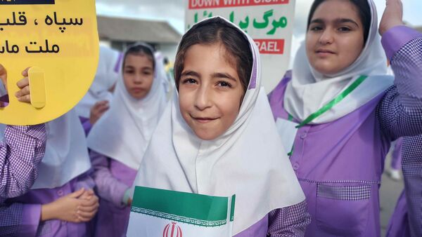 حضور پر شور نسل آینده در راهپیمایی روز دانش آموز 