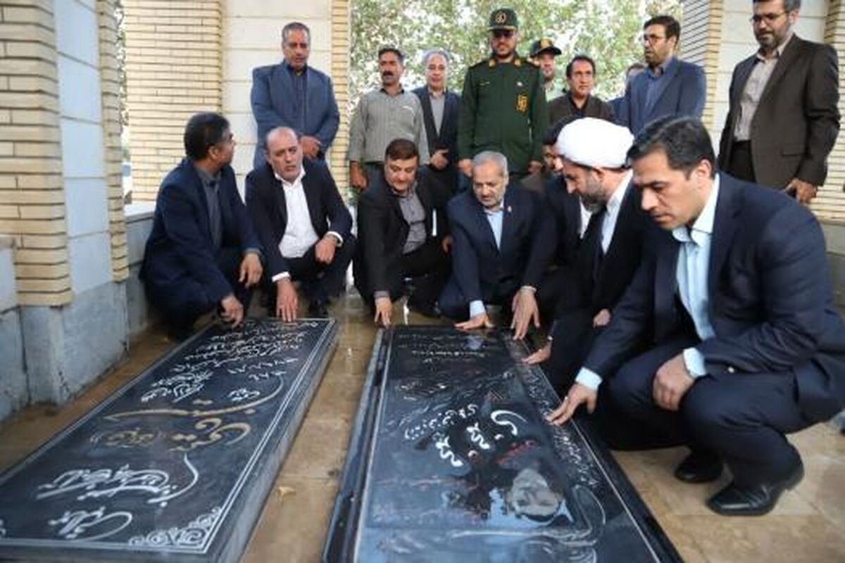 ادای احترام وزیر آموزش و پرورش به مقام شامخ شهدای  شهرستان طارم