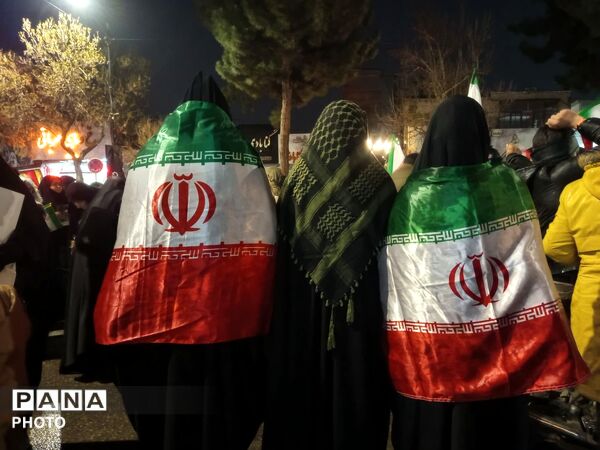 حرکت دسته عزاداری درسومین شب شهادت امام خامنه ای از پنجراه تا مسجد جامع