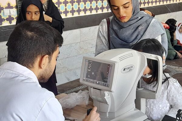 حضور پزشکان خیریه امام حسن عسگری برای غربالگری دانش آموزان دبستان میرشفیعی ها امری جهادی