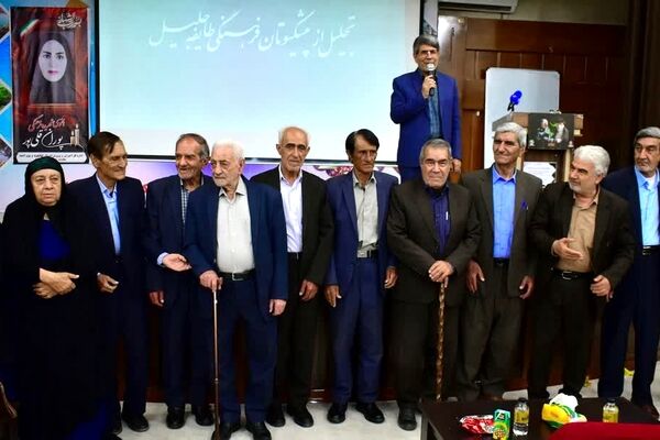 معلمان الگوی عزت و استقلال ملی هستند