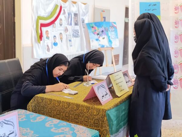 انتخابات مدرسه‌ای در دبیرستان هیات امنایی مطهره گالیکش