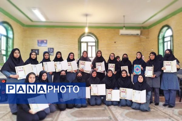 تجلیل از دانش‌آموزان برتر علمی، قرآنی و سرود دبیرستان فرهیختگان شهرستان باشت