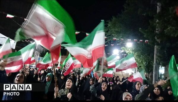 صدمین شب پایداری و ایستادگی مردم پای ایران اسلامی 