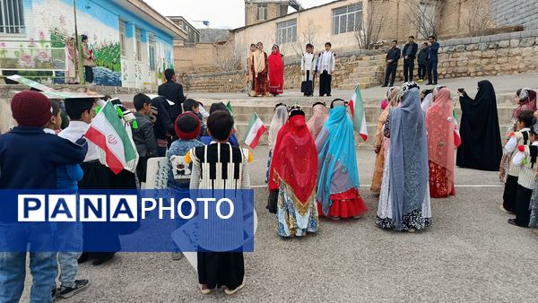 حماسه دانش‌آموزان شهید امامی  میانکوه در راهپیمایی ۲۲ بهمن 