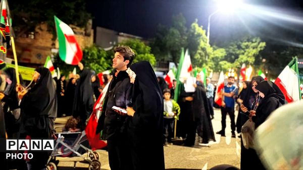 خانوادگی پای کار انقلابیم