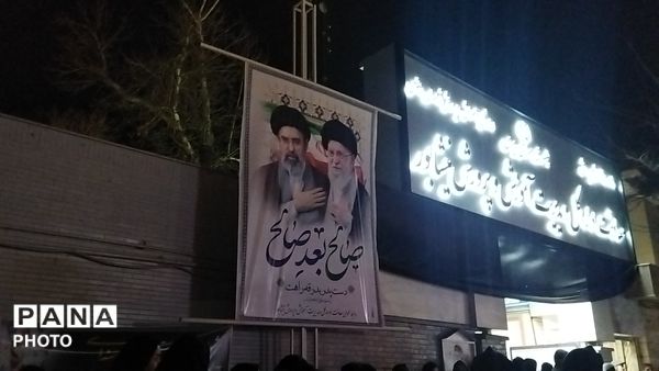 اجتماع خانوادگی فرهنگیان نیشابور در خیابان امام خمینی 