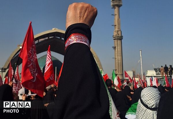 از سجاده های نور تا اوج بدرقه؛وداعی که آسمان را به ماتم نشاند
