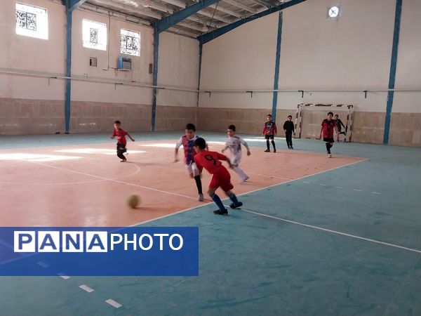 شادی و هیجان دانش‌آموزان در سالن ورزشی 