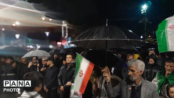 قیام مردم انقلابی کوهدشت زیر بارش الهی