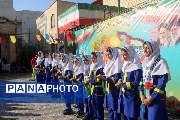 جشن روز دانش‌آموز در دبستان امید انقلاب بوشهر